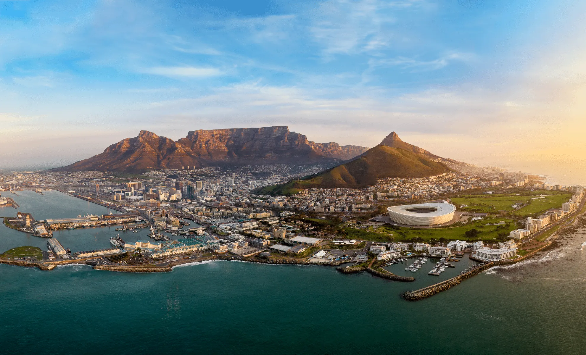 Cape Town, Table Mountain and the harbour from the air