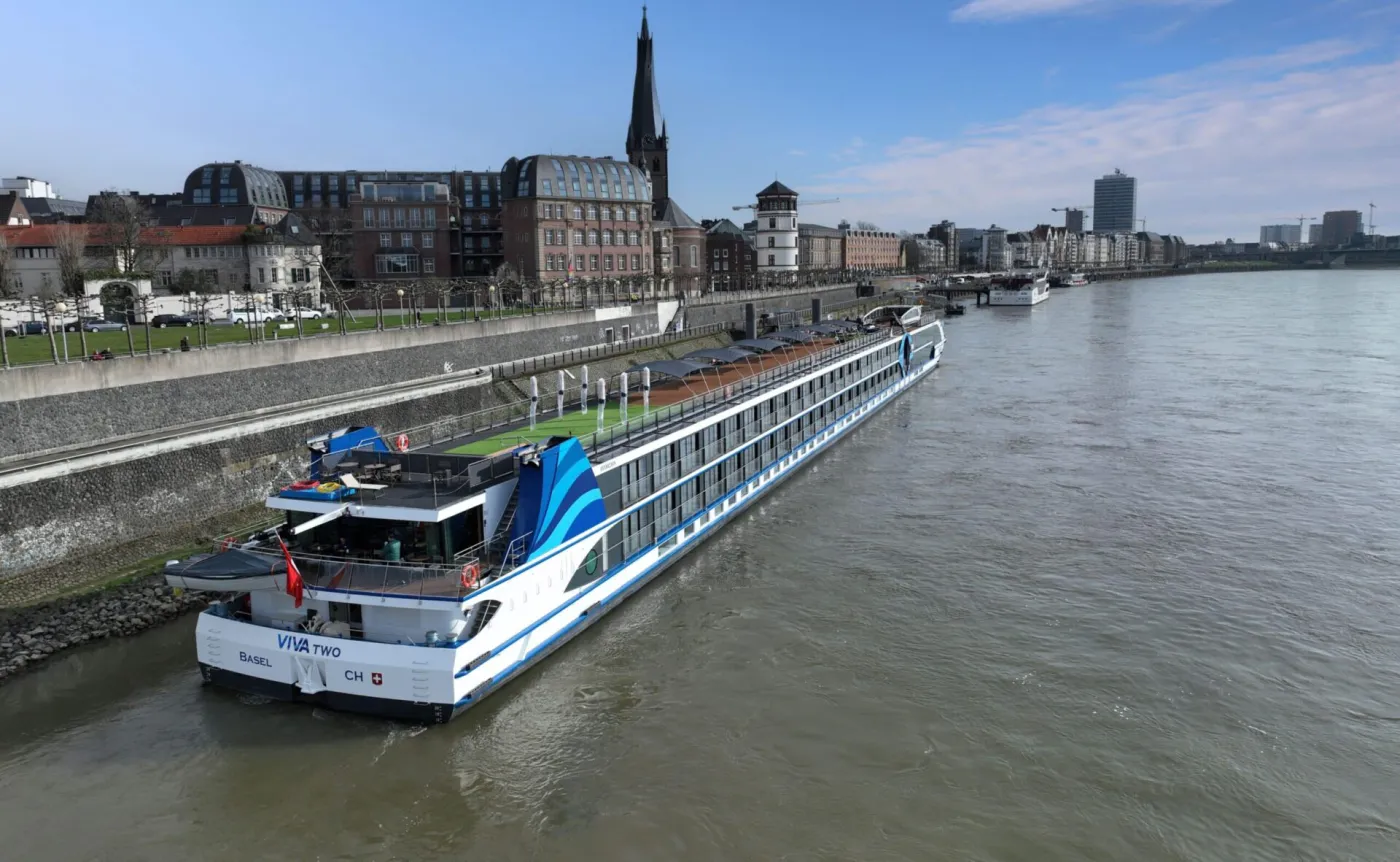 VIVA Two alongside in Dusseldorf